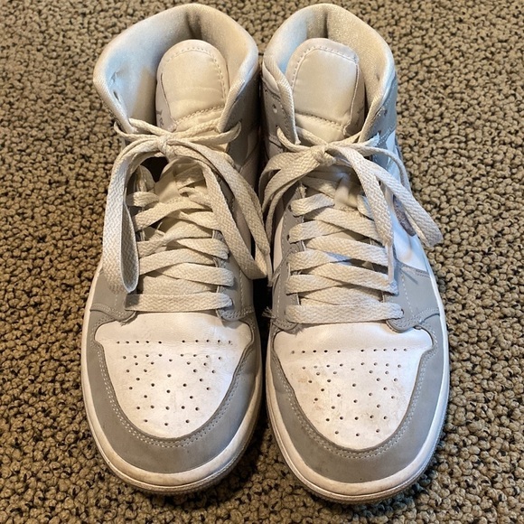 Nike Air Jordan White & Gray Hightop Sneakers Size 6 in EUC - Picture 3 of 12